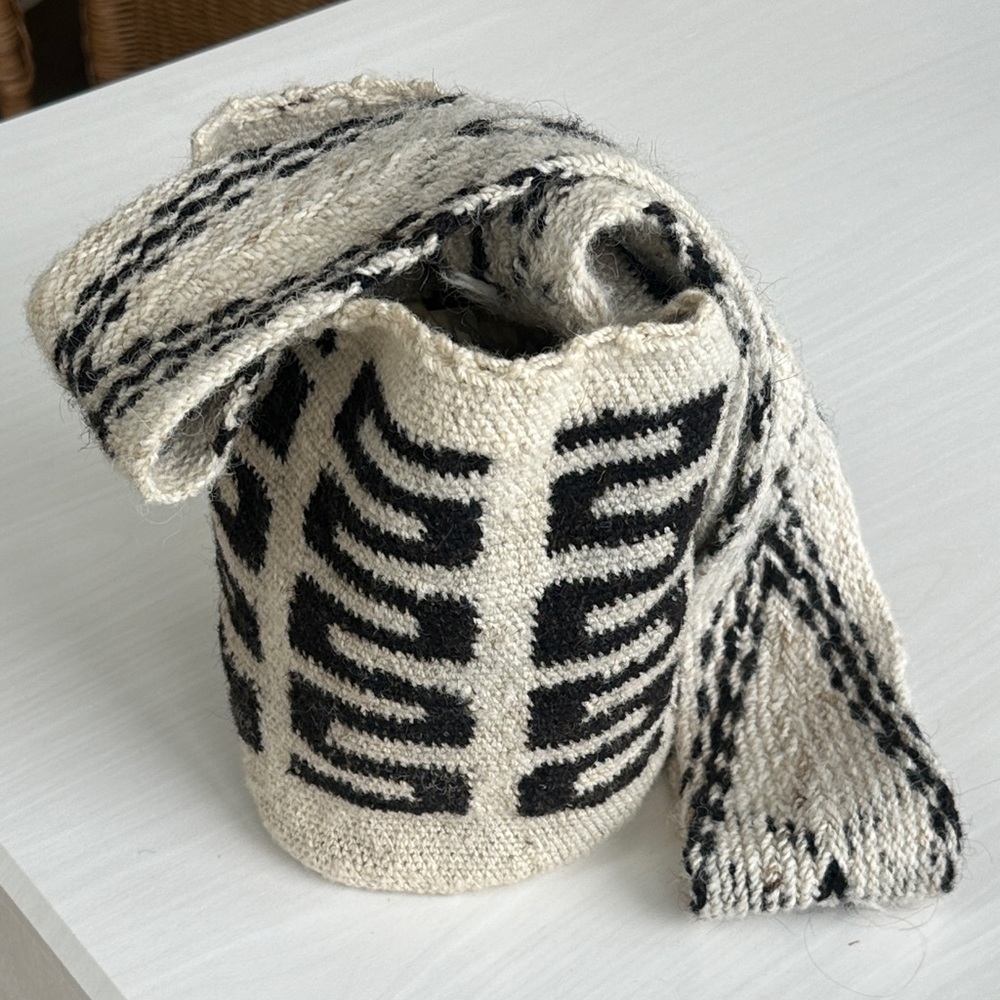 Hand woven woolen crossbody bag with geometric, modern design from Colombia